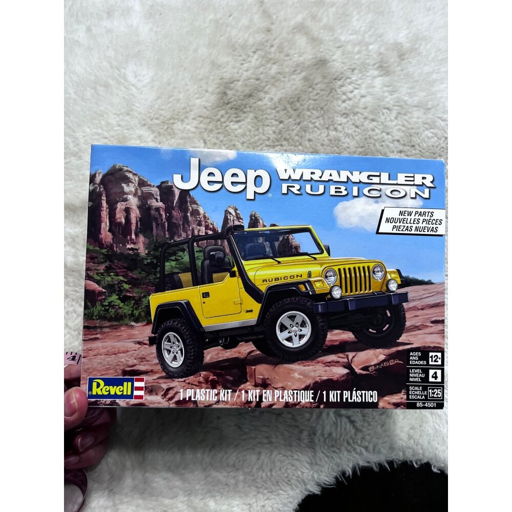 Revell Jeep Wrangler Rubicon Model Kit 1:25 Scale New Plastic Kit Ages 12+